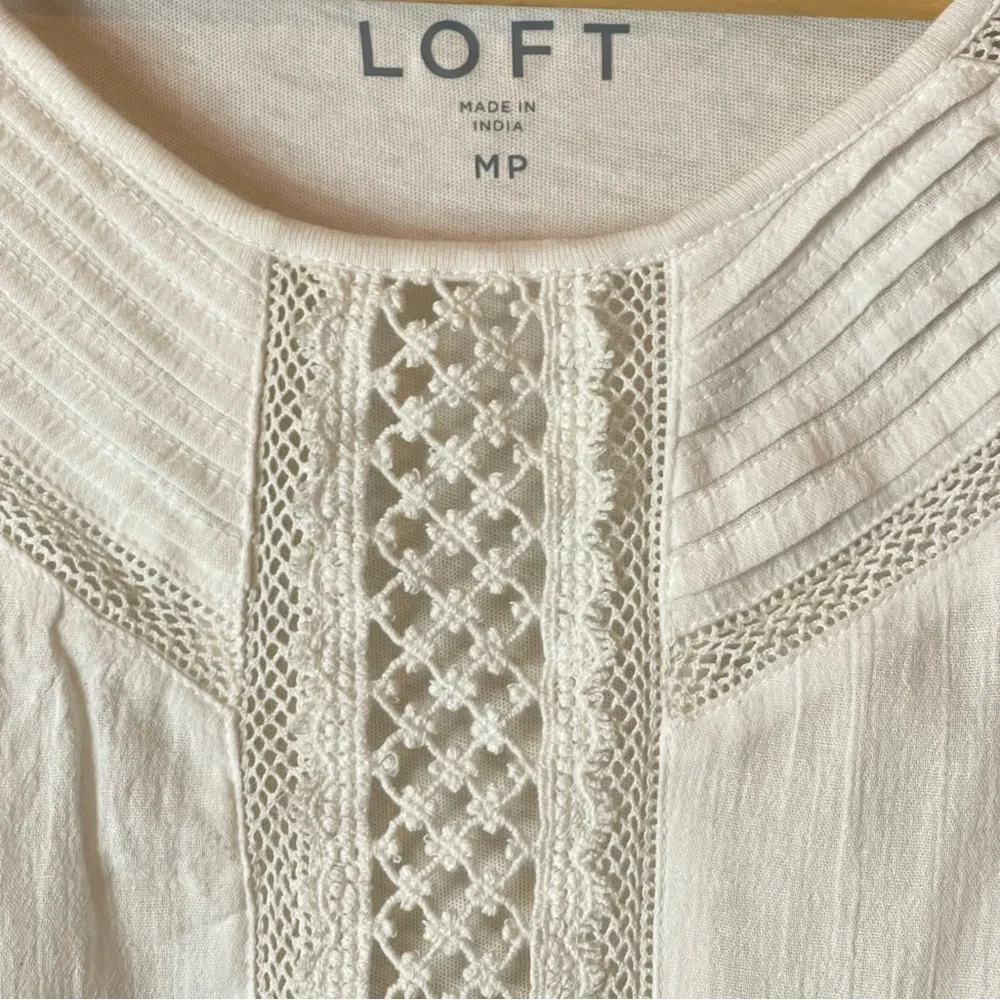 ❌SOLD❌NWT ANN TAYLOR LOFT White T-Shirt w/ Crochet Details - Picture 3 of 6